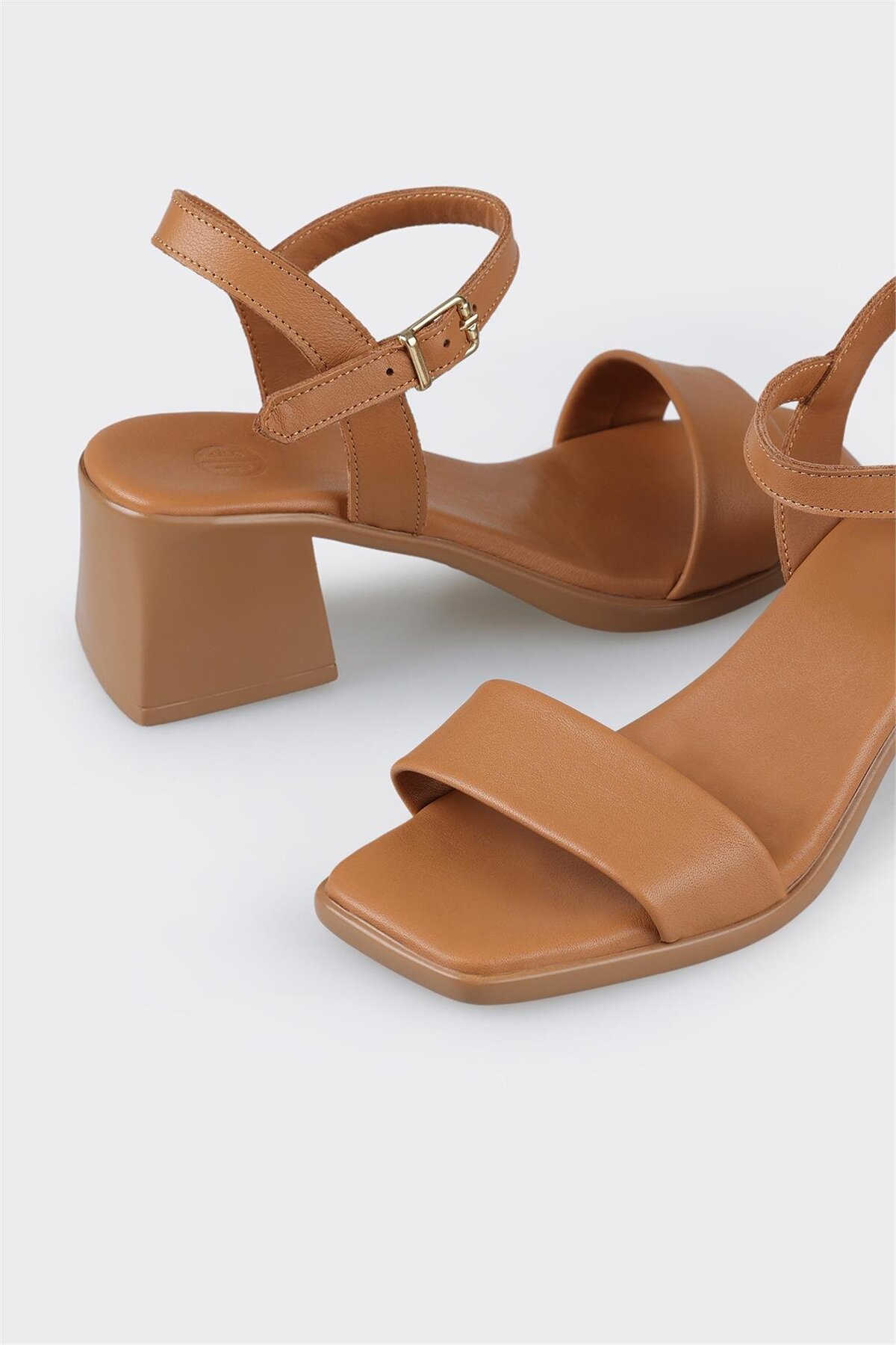 صندل زنانه اله elle