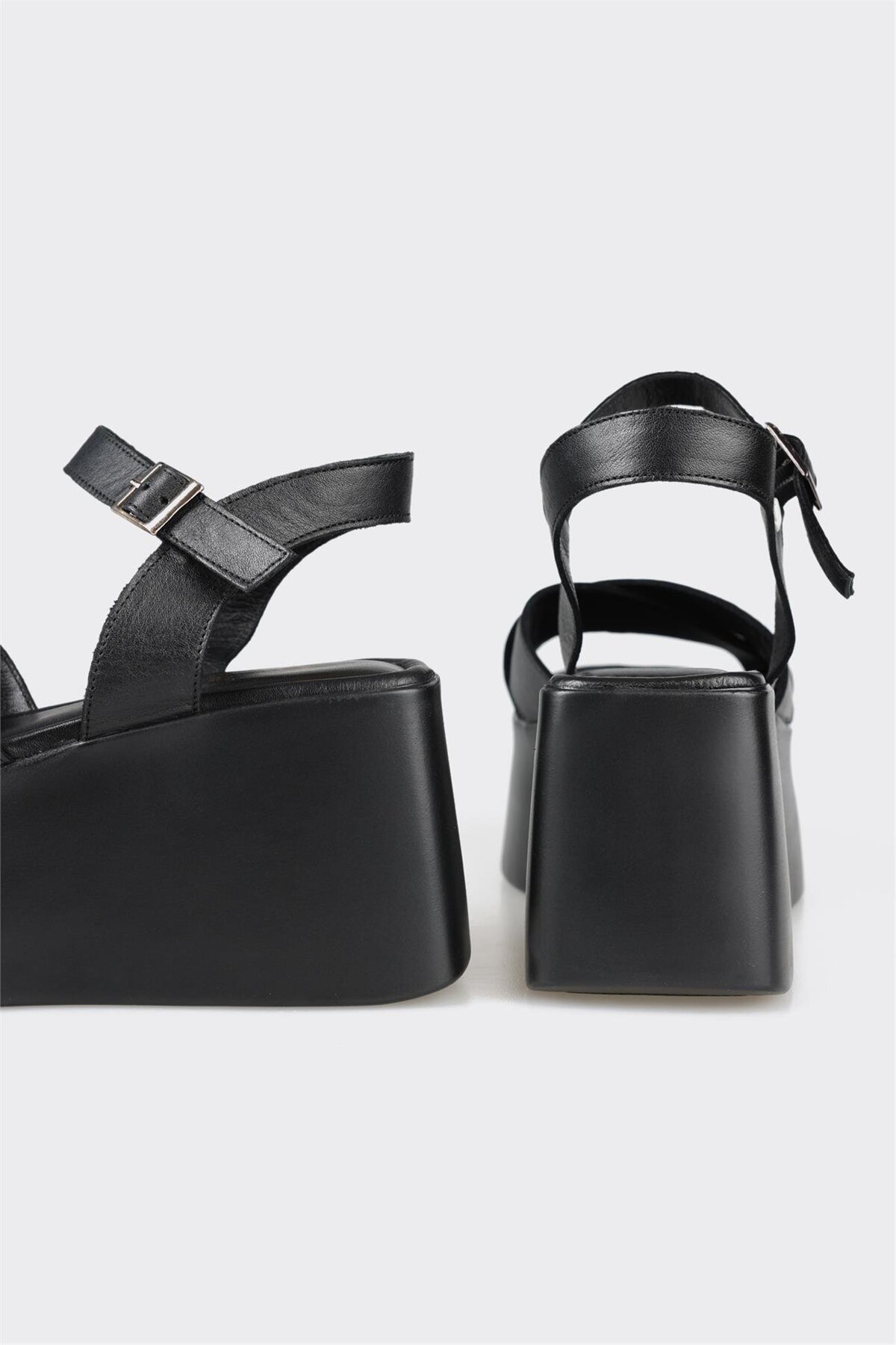 صندل زنانه اله elle