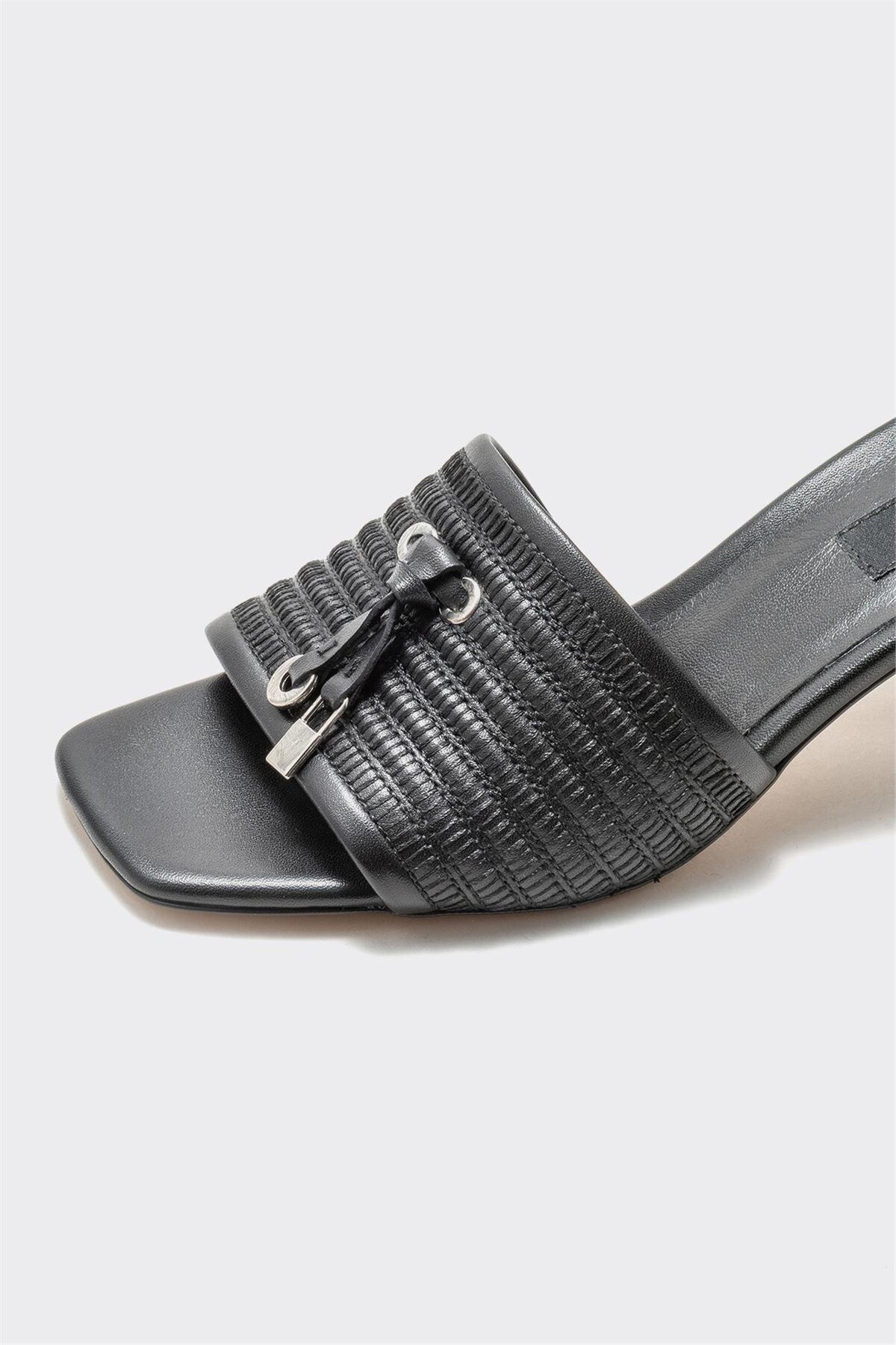 دمپایی زنانه اله elle