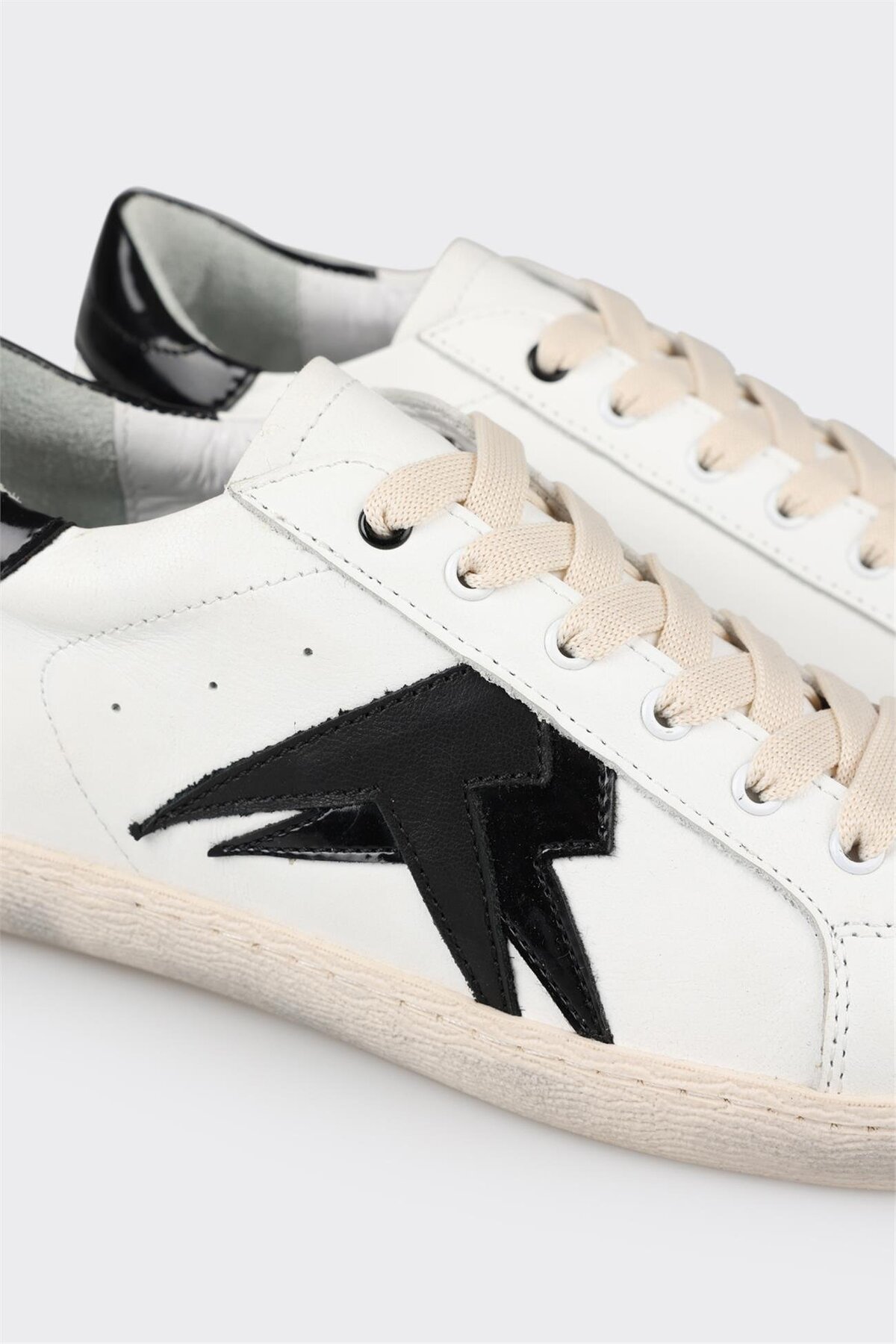 کتانی زنانه اله elle