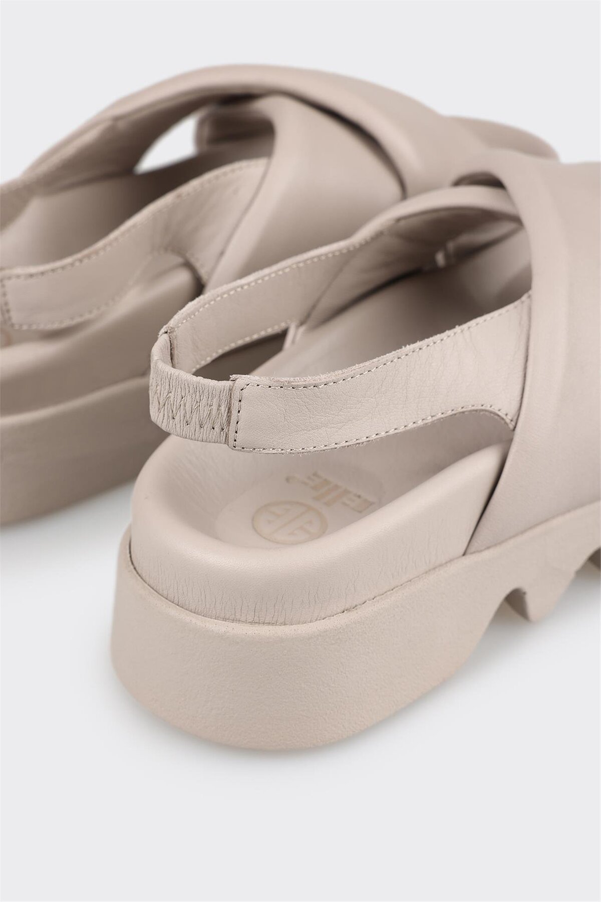 صندل اسپرت زنانه اله elle