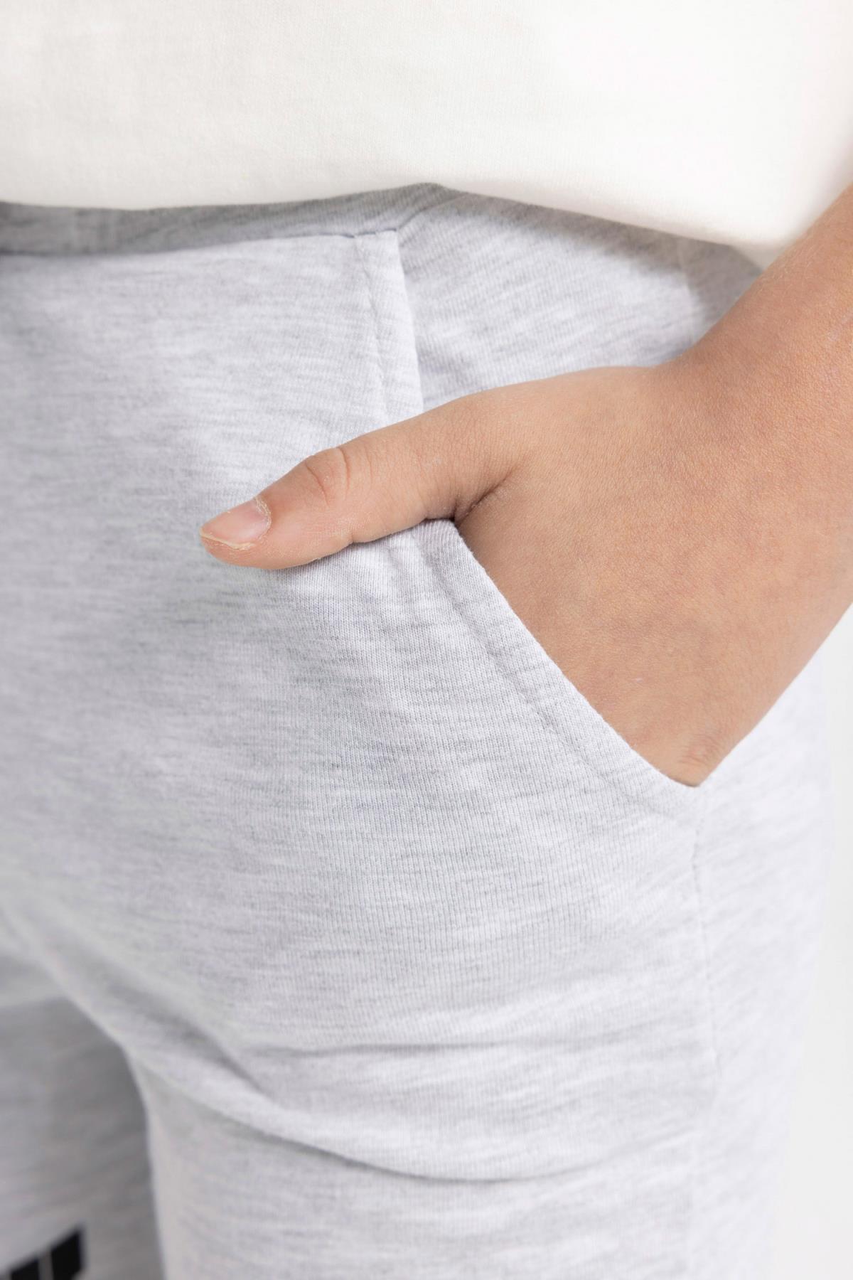 شلوارک بچگانه