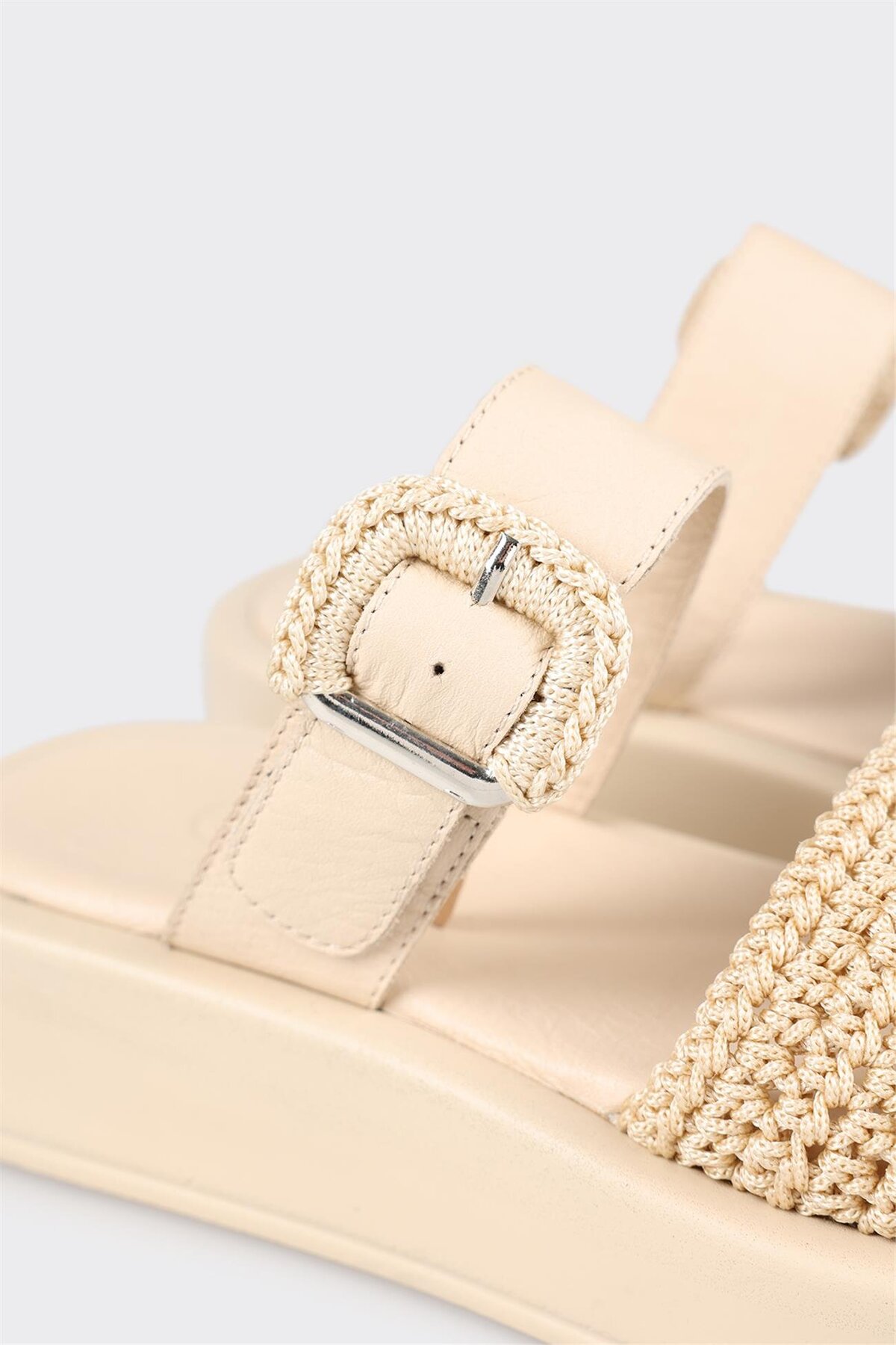 صندل اسپرت زنانه اله elle