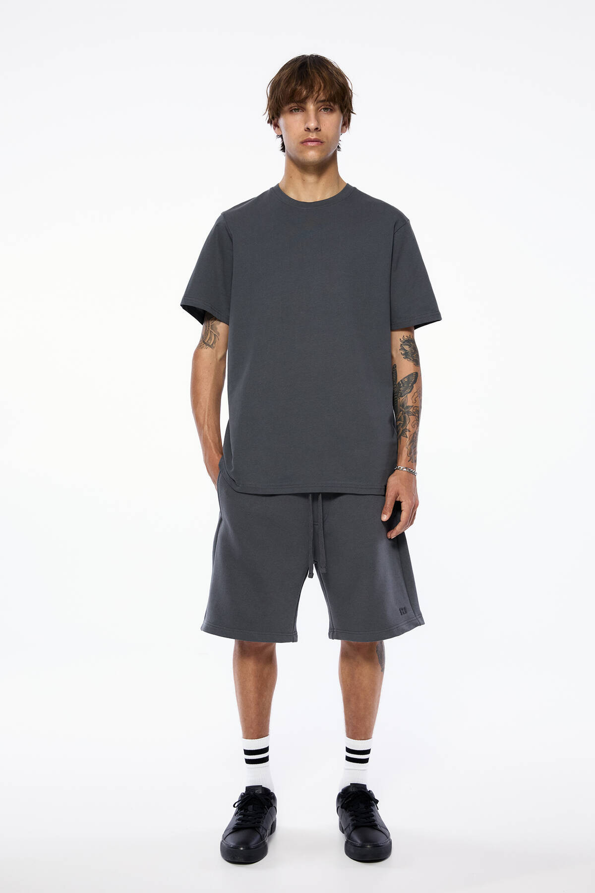 تیشرت مردانه پول اند بیر pull-and-bear