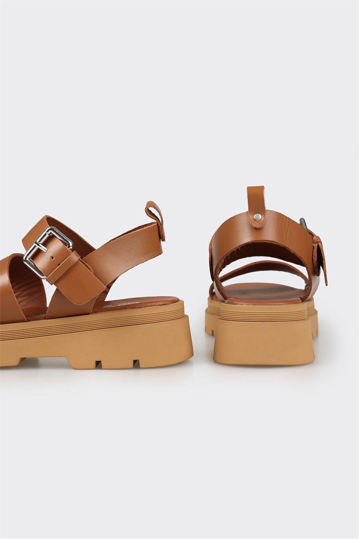 صندل اسپرت زنانه اله elle