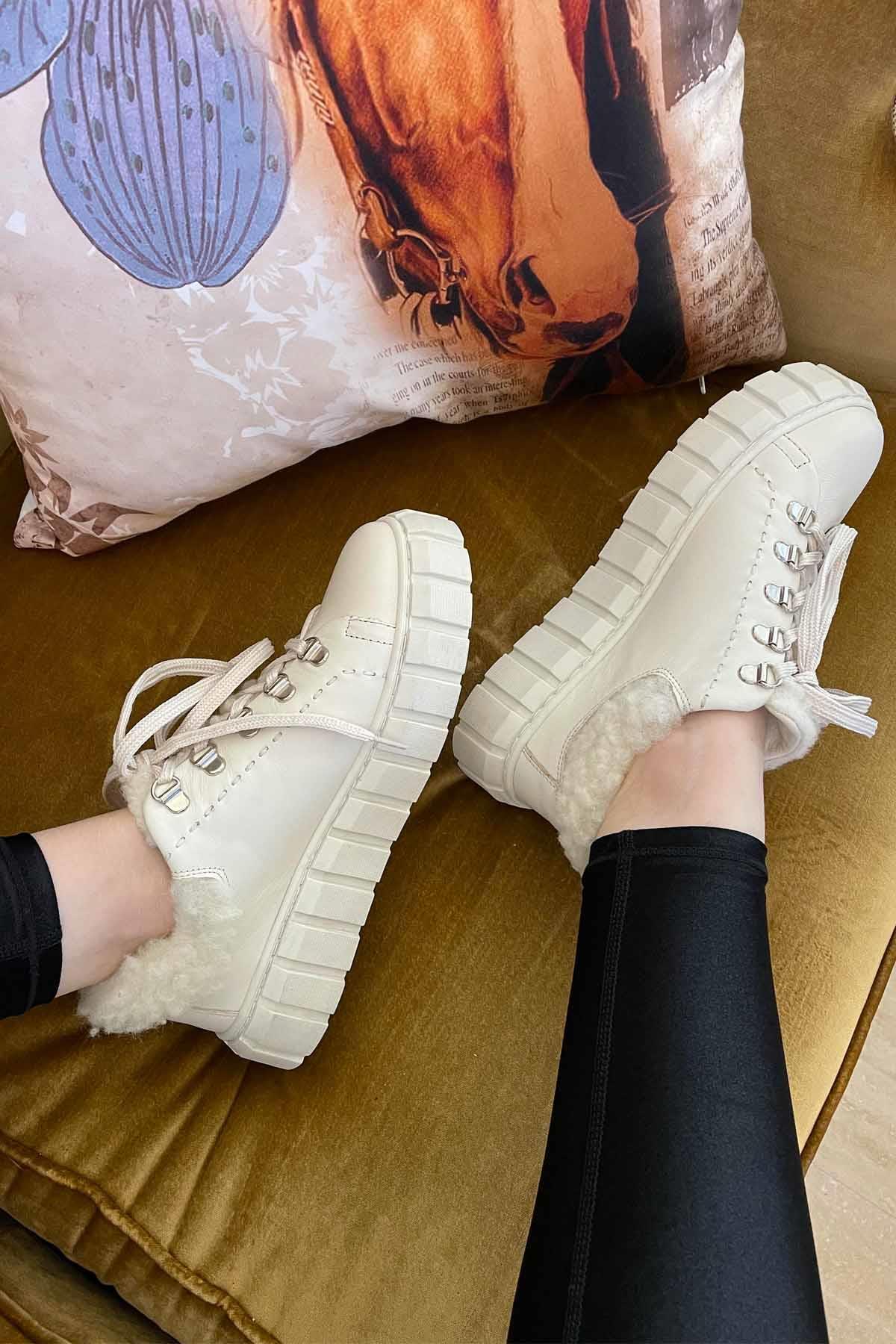 کفش روزمره زنانه bambi bambi