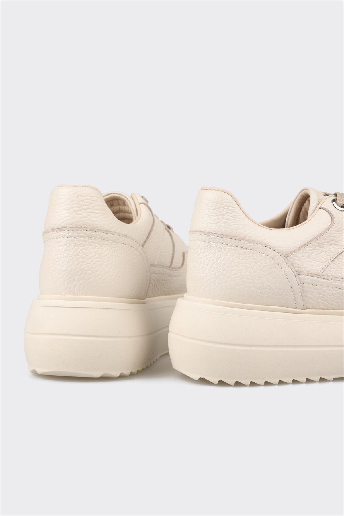 کتانی زنانه اله elle