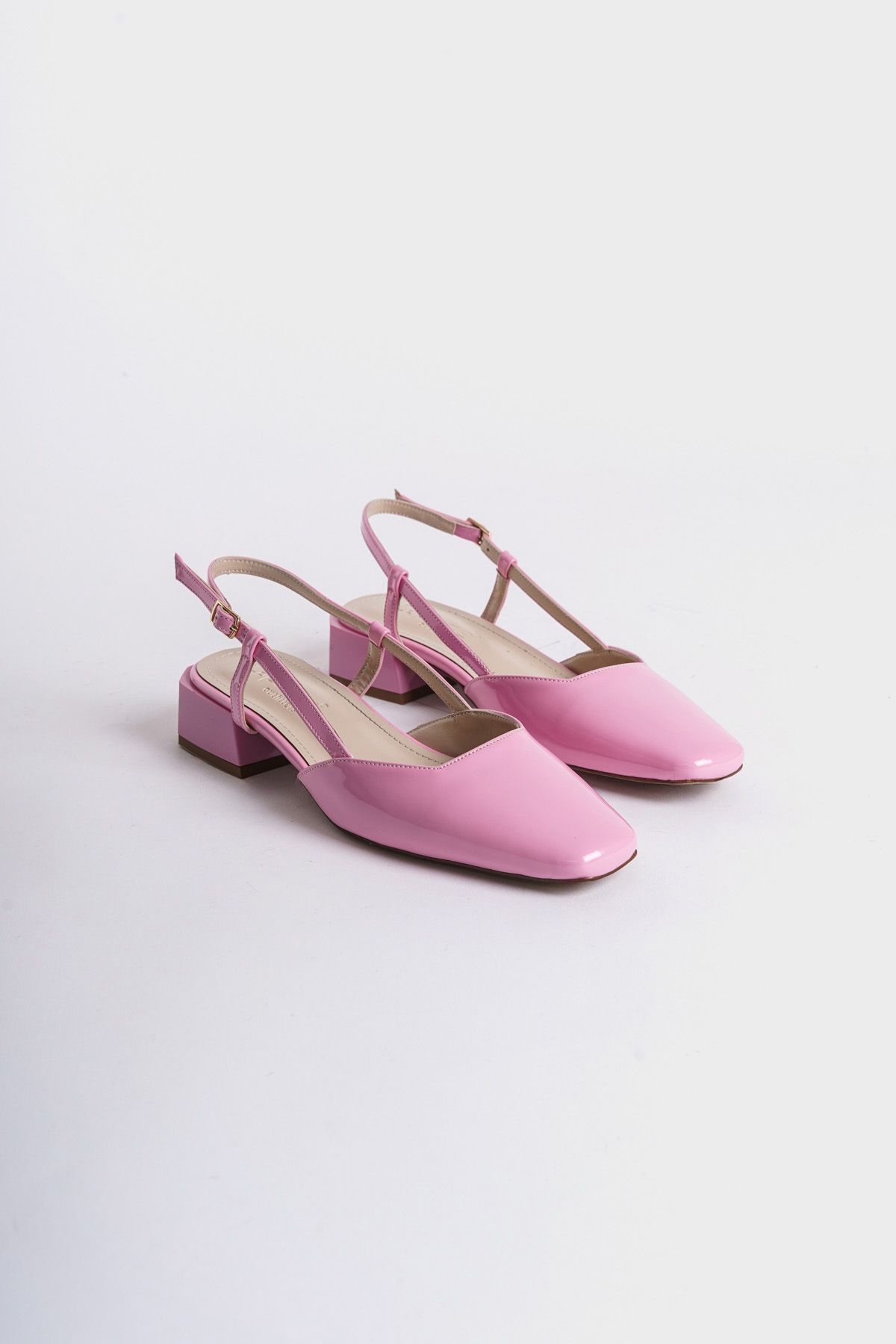 کفش زنانه پاشنه بلند کلاسیک capone-outfitters