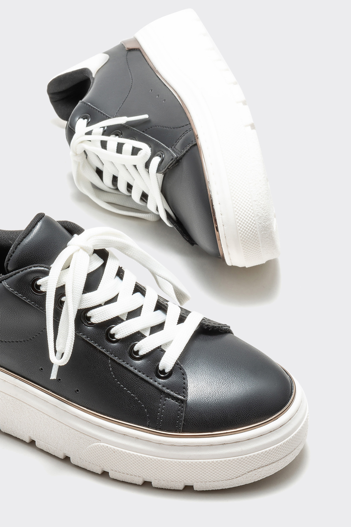 کتانی زنانه اله elle